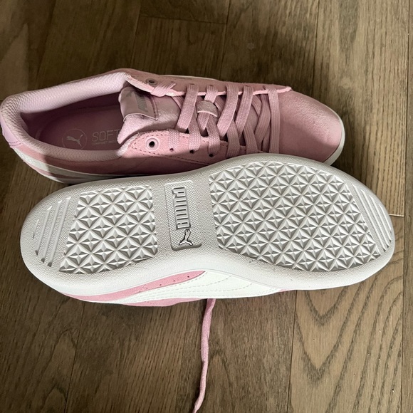 Women’s size 7 Puma shoes - Picture 2 of 4
